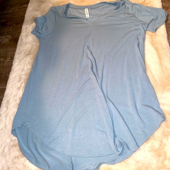 Zenana Outfitters Tops - Zenana V Neck Shirt